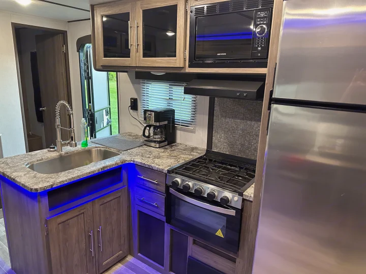 Crossroads RV Zinger 2020
