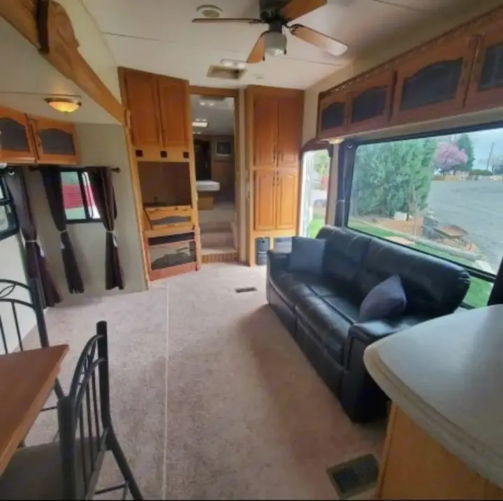 New couch & dinette, new carpet & drapes. Lots of overhead storage. One slide out for plenty of space.. Keystone RV Montana 2007