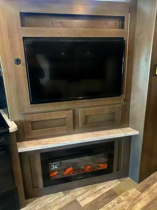 🏡✨ "All the luxuries of home 🌟🛋️ with permission to move about the country" 🚐🌎. Forest River FR3 2022