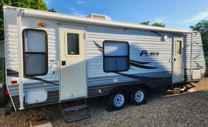 A white Puma by Palomino travel trailer RV, ideal for RV rental.. Forest River Palomino Puma 2009