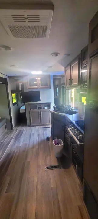 Spacious RV rental with a modern kitchen, living area with TV, and comfortable seating for your road trip.. Starcraft Autumn Ridge 2022