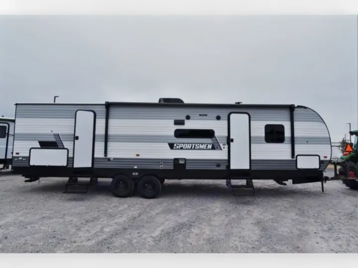 SPORTSMEN travel trailer for RV rental. Gray & white recreational vehicle with awning & steps, ready for adventure.. KZ Sportsmen SE 2021