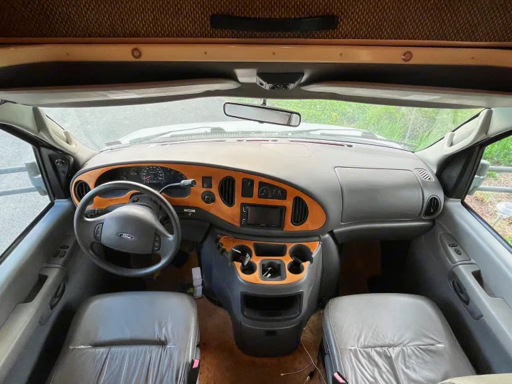 Photos | 2004 Coachmen Santara Deluxe/Premier Class C in Berwick, PA ...