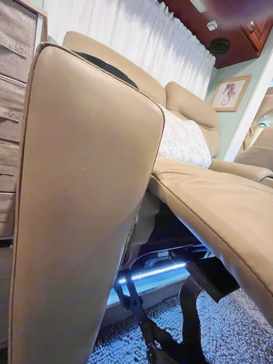 Cozy beige recl. Thor Four Winds 2015