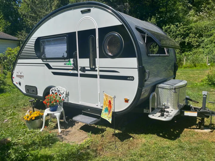 This nuCamp teardrop **RV rental** is set for camping! Ideal for travel, its compact design offers outdoor comfort.. nuCamp T@B 2020