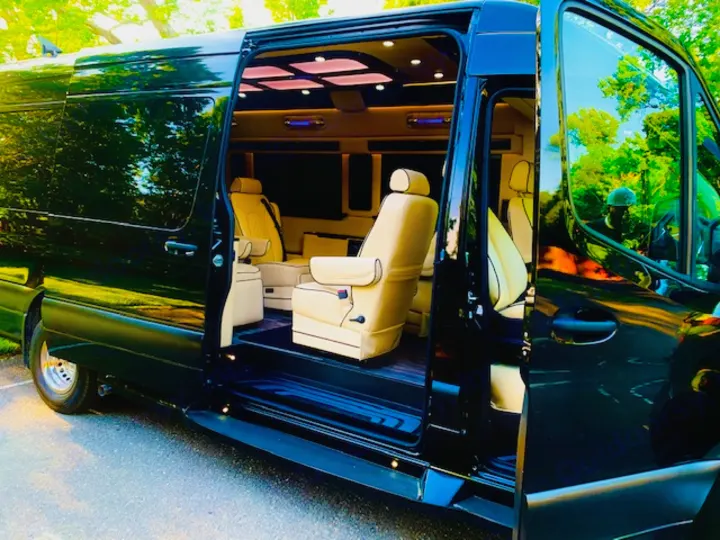 Ultimate Toys Ultimate Coach 2024
