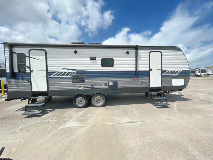 Exterior of the RV.. Crossroads RV Zinger 2018