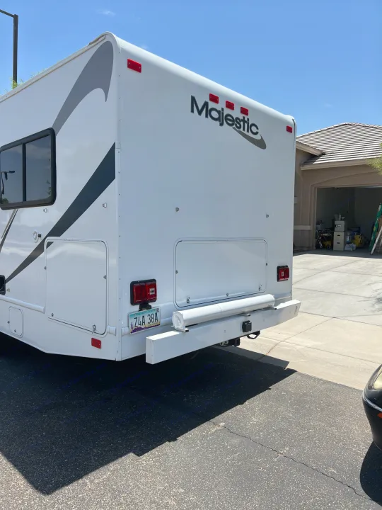 Rear view of a white Majestic RV rental, Arizona license plate Z4A 38A visible. Parked in a sunny driveway.. Thor Majestic 2013