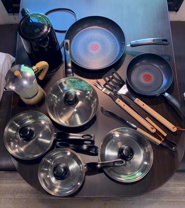 This RV rental is equipped with diverse kitchen gear: pans, pots, kettle, moka pot, and cooking utensils.. Jayco Jay Flight SLX 2019