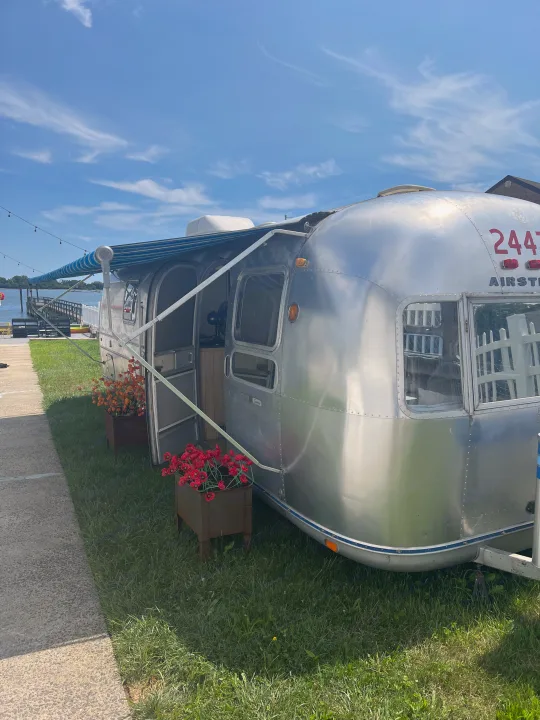 Airstream Land Yacht 1971