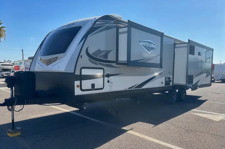 Spacious White Hawk travel trailer RV rental with extended slide-out, ready for adventure.. Jayco White Hawk 2020
