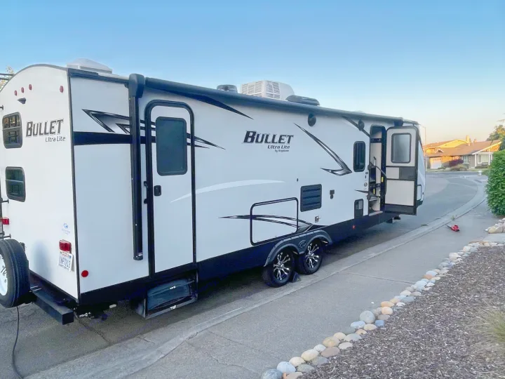 Explore with this white Bullet Ultra Lite travel trailer RV rental, ready for your next outdoor adventure!. Keystone RV Bullet Ultra Lite 2021