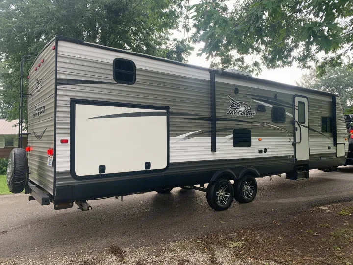 Modern Jayco Jay Flight travel trailer, perfect for an rv rental. Features a large slide-out, rear ladder & dual axles.. Jayco Jay Flight 2017