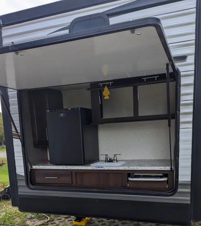 This RV rental features a convenient outdoor kitchen with a mini-fridge, sink, and pull-out grill for easy cooking.. Jayco Jay Flight 2019