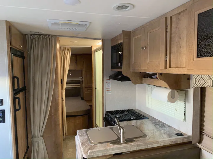 Coachmen Leprechaun 2020