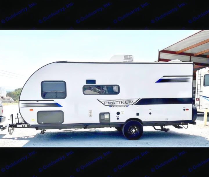 White Forest River Platinum travel trailer, ideal for RV rental. Features black & blue accents, single axle.. Forest River Salem FSX PLATINUM 2021