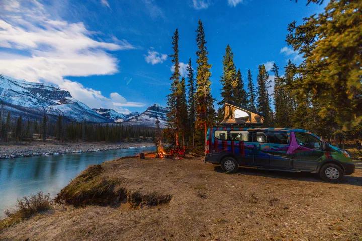 If you are looking for some extra space inside the van, or want to sleep up to 5, add a roof top tent to your reservation. . Ford T-350 2016