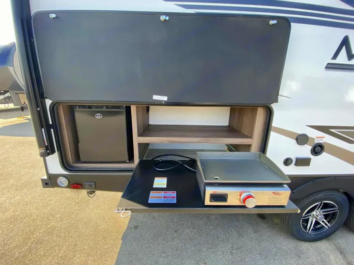 This RV rental offers an amazing outdoor kitchen with a fridge, griddle, and shelves for convenient camping.. Cruiser RV MPG Ultra Lite 2022