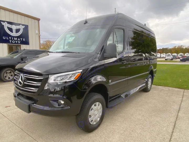 Ultimate Toys Ultimate Cruiser 2024