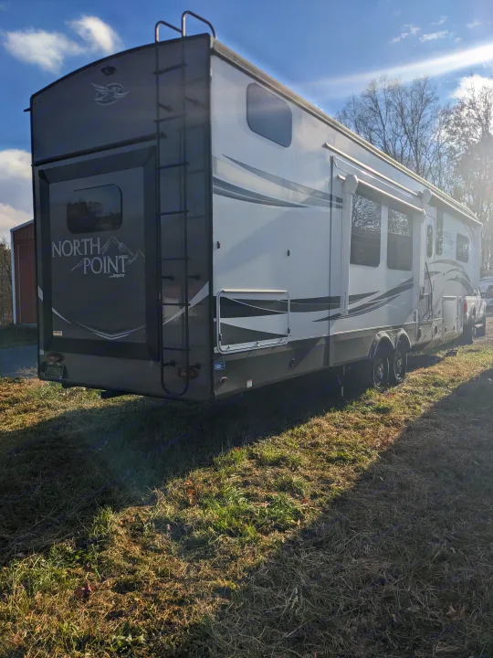 Spacious grey & white fifth-wheel RV, a North Point by Jayco, perfect for your next rv rental adventure in the outdoors.. Jayco North Point 2021