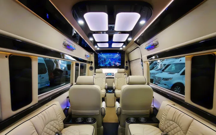 Midwest Automotive Designs Ultimate Coach 2023