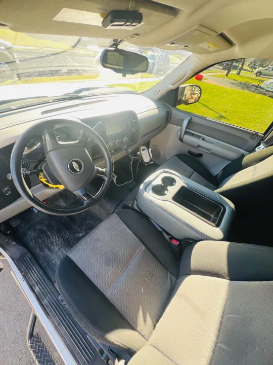 Chevrolet truck interior, great for an RV rental trip. Shows dashboard, steering wheel, and console.. Chevrolet Silverado 1500 2009