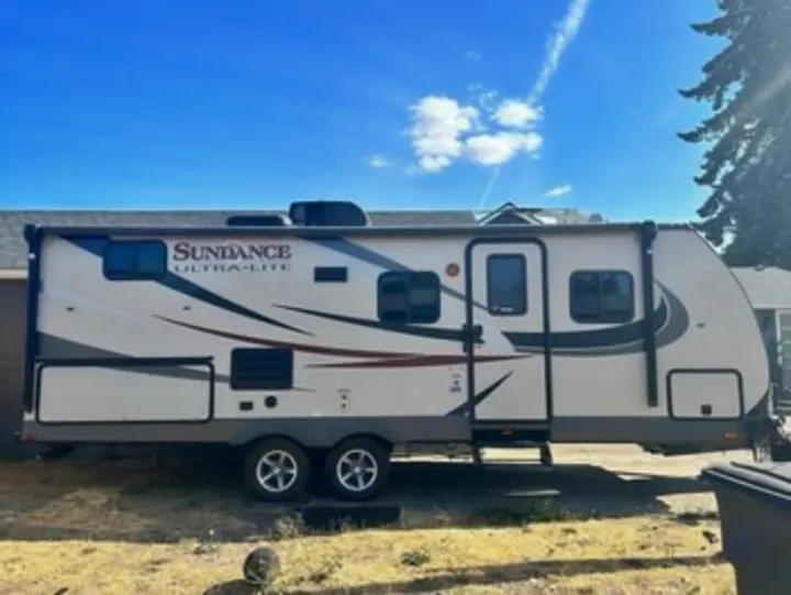 This modern Sundance Ultra-Lite travel trailer, perfect for an rv rental or family road trip adventure.. Heartland RVs Sundance XLT 2016