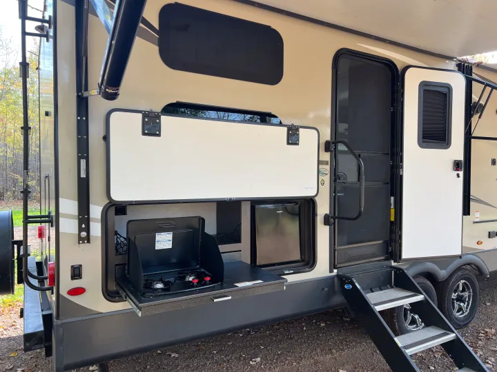 RV rental with outdoor kitchen: stove, mini-fridge, and steps. Perfect for camping!. Forest River Flagstaff Super Lite 2021