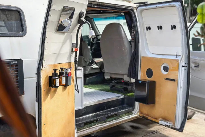 This RV rental camper van features a clever outdoor shower with soap and smart storage for road trips.. Ford Econoline 150 2000