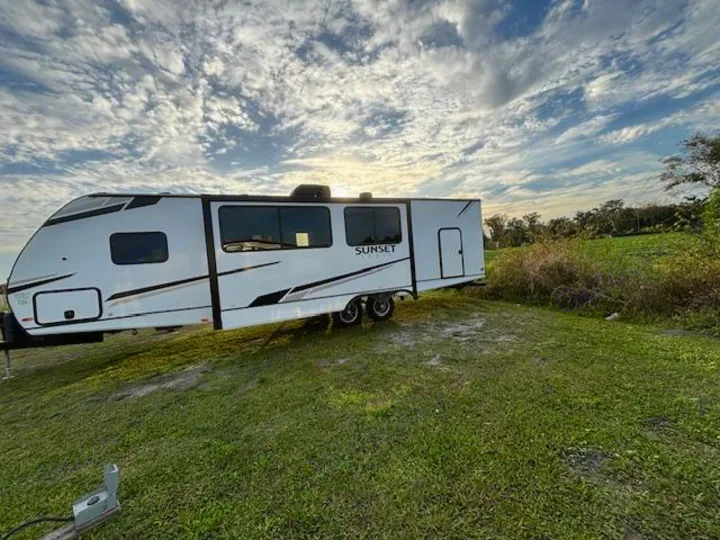Crossroads RV Sunset Trail Super Lite 2022