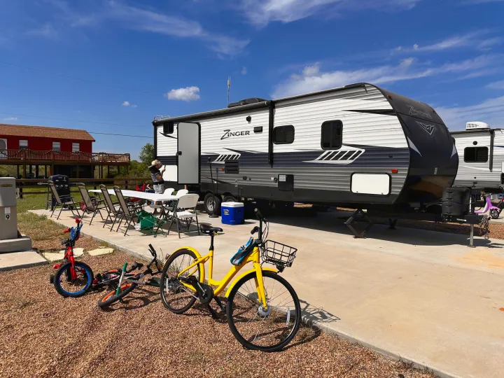 Crossroads RV Zinger 2018