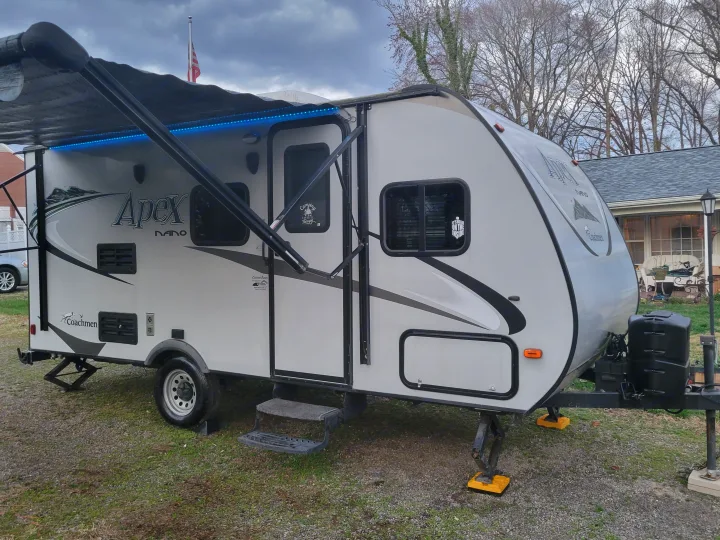 Coachmen Apex Nano 2016