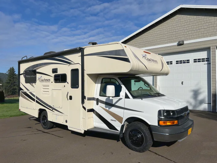 Robust Coachmen Freelander RV rental, a motorhome with aggressive tires, parked on asphalt, ready for outdoor adventure.. Forest River Coachmen Freelander 2017