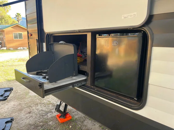 RV rental with convenient outdoor kitchen setup: pull-out stove, mini-fridge. Perfect for camping!. Grand Design Transcend Xplor 2022