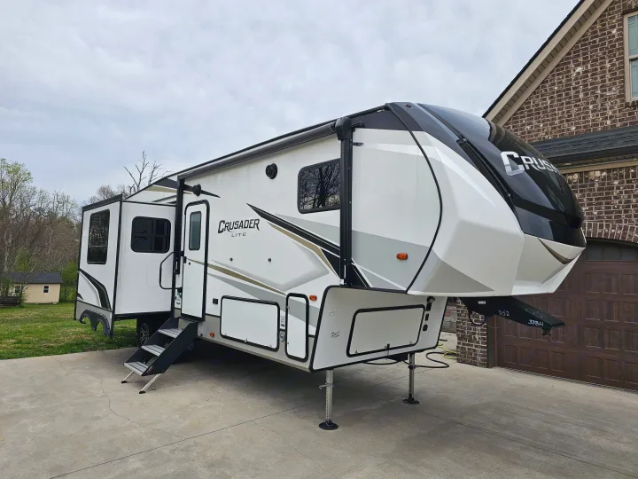 This sleek white and black Crusader Lite fifth-wheel RV, a perfect rv rental for memorable camping trips.. Crusader Lite 2022
