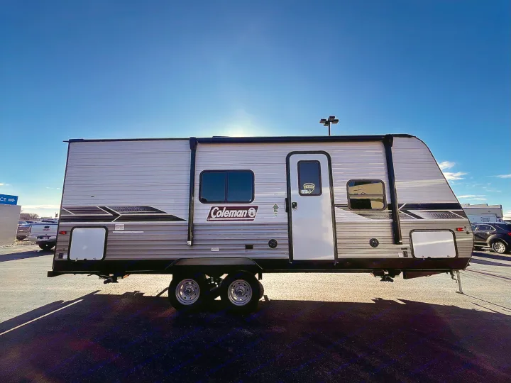 New Coleman travel trailer RV, perfect for your RV rental adventure. Sunny day, parked on asphalt.. Dutchmen Coleman Lantern 2023