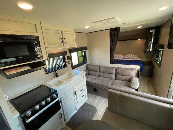 Spacious RV rental: modern kitchen, comfy living area, private bedroom.. Jayco Jay Flight 2022