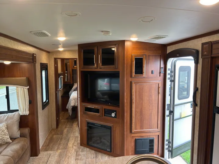 Spacious RV rental interior with living area, TV, and bedroom. Ideal for comfortable travel.. Jayco Eagle HT 2018