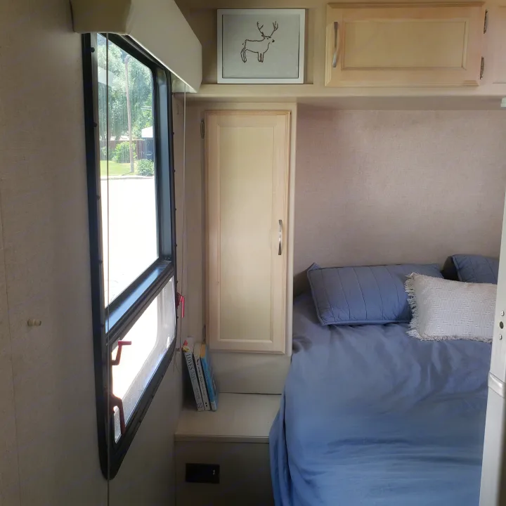 Master Bedroom Right Side. Minnie Minnie Trailer 2018