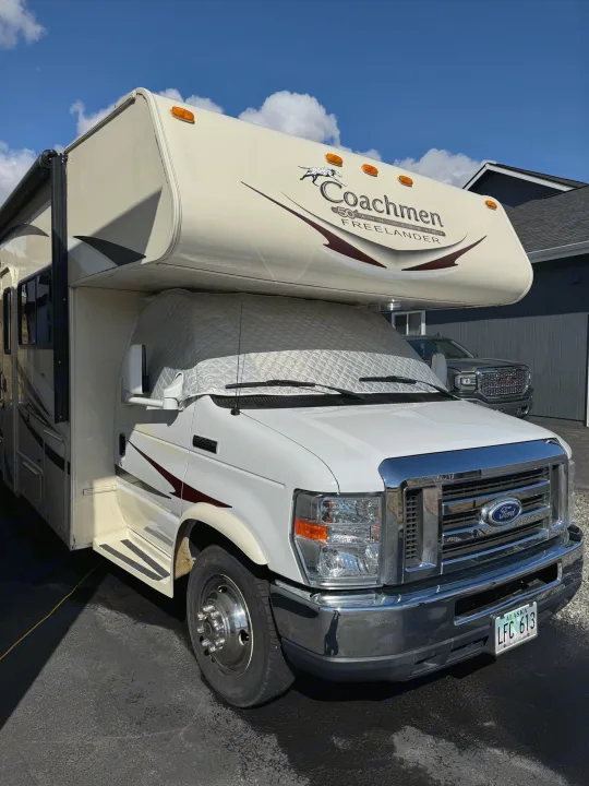 Bright white Class C rv rental motorhome (Coachmen Freelander) parked outdoors, ready for your next travel adventure.. Forest River Coachmen Freelander 2015