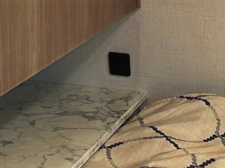 Cozy RV rental interior with a bed, marbled countertop, and USB power outlet, perfect for a comfortable stay.. 4YDTCMH25RJ935536 1805RB 2024