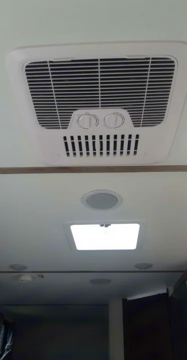 RV rental AC unit, speakers, and skylight on ceiling. Essential amenities for comfortable travel.. Grand River 22MB 2024