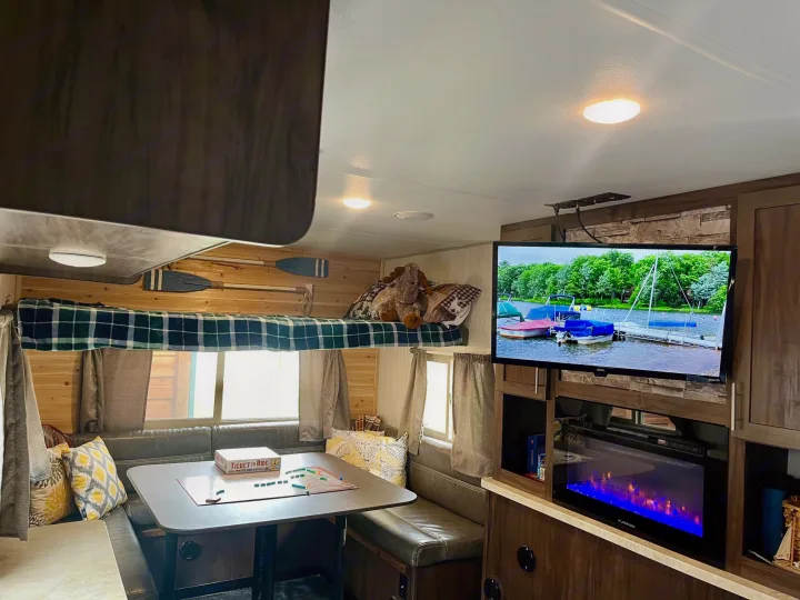 Forest River Cherokee Grey Wolf Fish House 2019