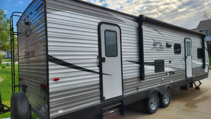 Explore the outdoors with this spacious, modern travel trailer RV. Ideal for your next rv rental getaway.. Jayco Jay Flight 2021