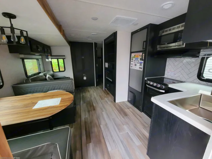 Coachmen F326BHDSLE 2023