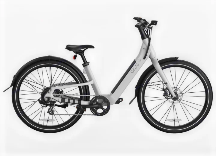 A white OKAI electric bicycle, perfect for RV rental adventures. Features a step-through frame, fenders, and disc brakes.. Ebike 500 Watt 2024
