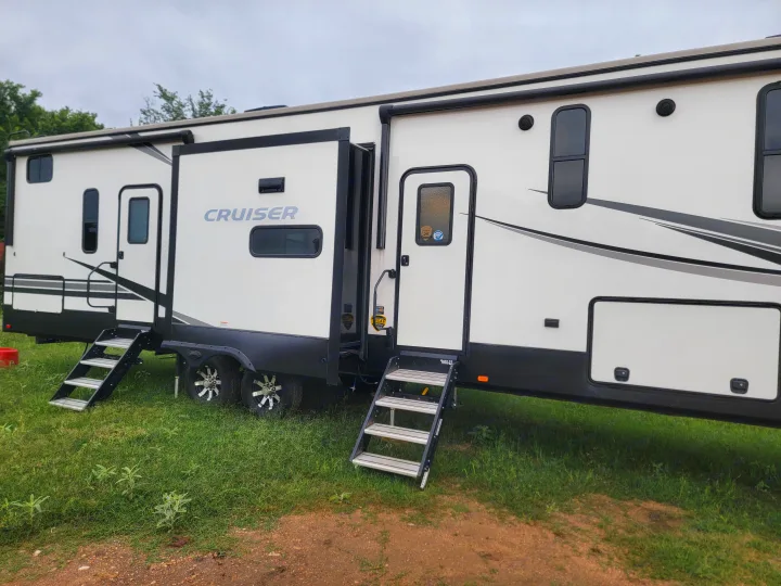 This Cruiser fifth-wheel RV rental showcases its spacious design with multiple slide-outs & two entry doors, perfect for your next adventure.. Crossroads RV Cruiser 2022