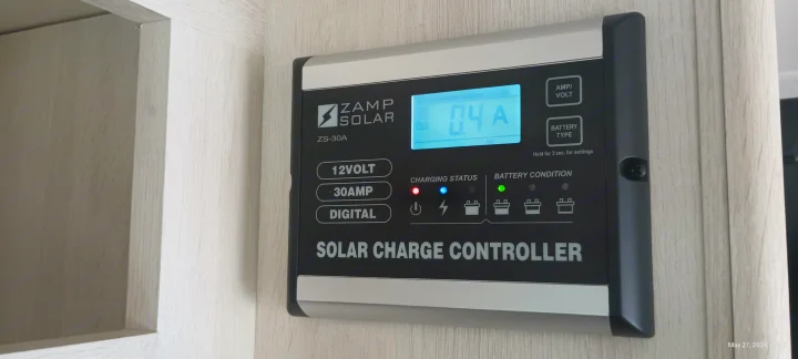 Zamp Solar charge controller, perfect for an RV rental, digitally displaying 0.4A charging status and battery condition.. Winnebago Outlook 2021
