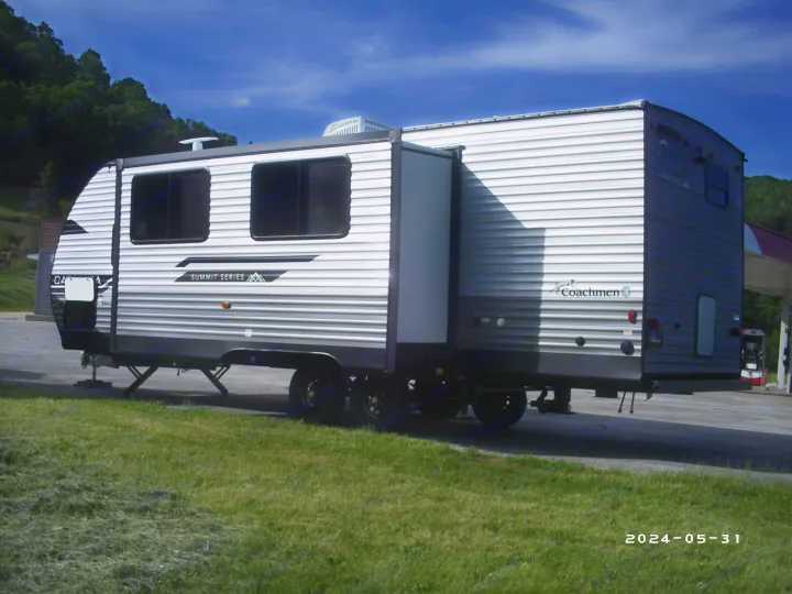 Coachmen Catalina Summit Series travel trailer, an ideal RV rental for adventures. Extended slide-out, parked outdoors.. COACHMAN CATALINA 261BHS 2024