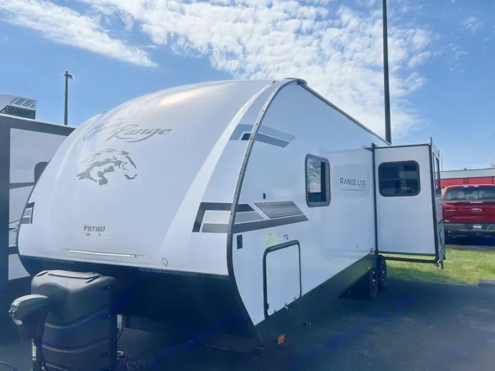 White Open Range Range Lite travel trailer, ideal for your next rv rental adventure.. Open Range Lite 2023